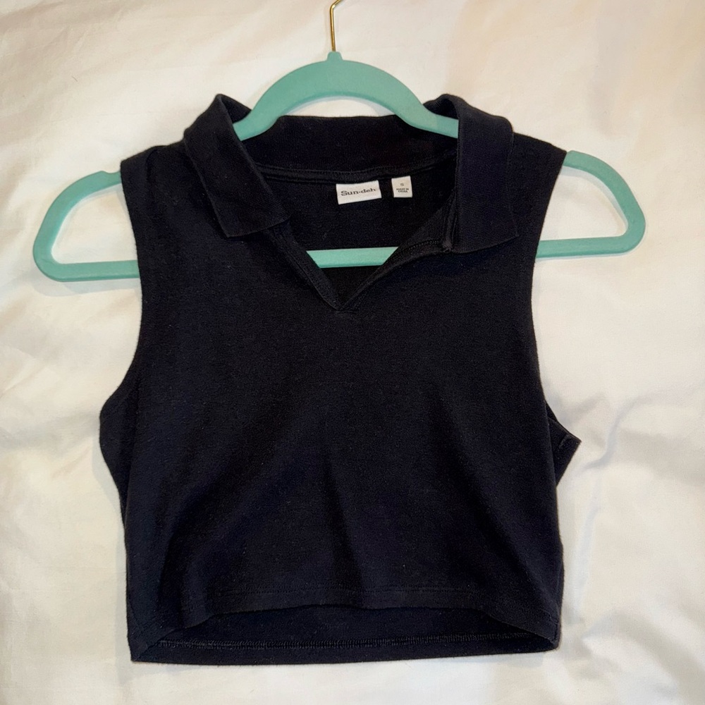 Aritzia Black Sleeveless Crop Top